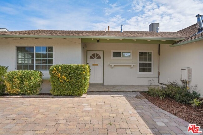 6558 Neddy Ave in Los Angeles, CA - Building Photo - Building Photo