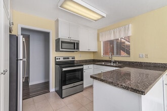 17131 W Bernardo Dr in San Diego, CA - Foto de edificio - Building Photo