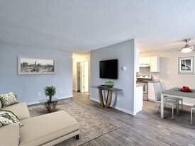 The Melrose Apartments in Portland, OR - Building Photo