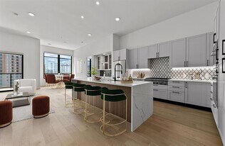 2620 Maple Ave in Dallas, TX - Building Photo