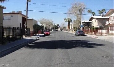 239 W Cleveland Ave, Unit 5 in Las Vegas, NV - Building Photo - Building Photo