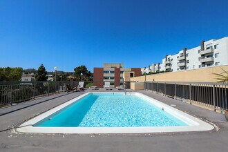 Levering Apartments in Los Angeles, CA - Foto de edificio - Building Photo