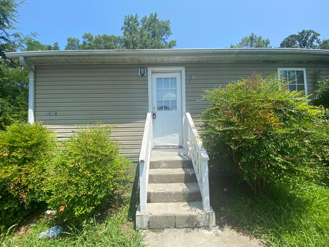 Room in Duplex on Beck St in Greensboro, NC - Building Photo - Building Photo
