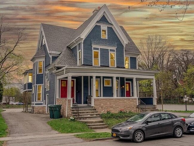 213-215-215 Oxford St in Rochester, NY - Building Photo - Building Photo