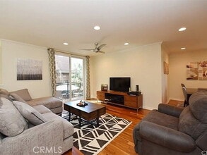 533 Rockefeller in Irvine, CA - Building Photo - Building Photo