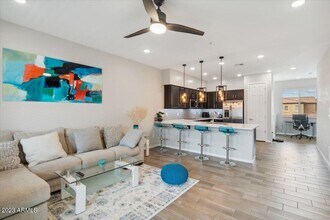 250 W Queen Creek Rd in Chandler, AZ - Building Photo - Building Photo