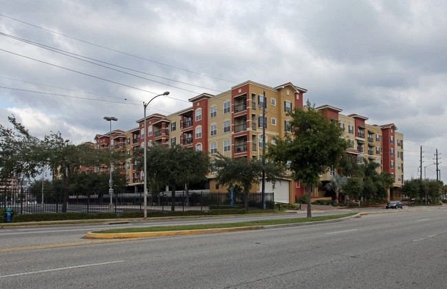 The Valencia in Houston, TX - Building Photo - Building Photo