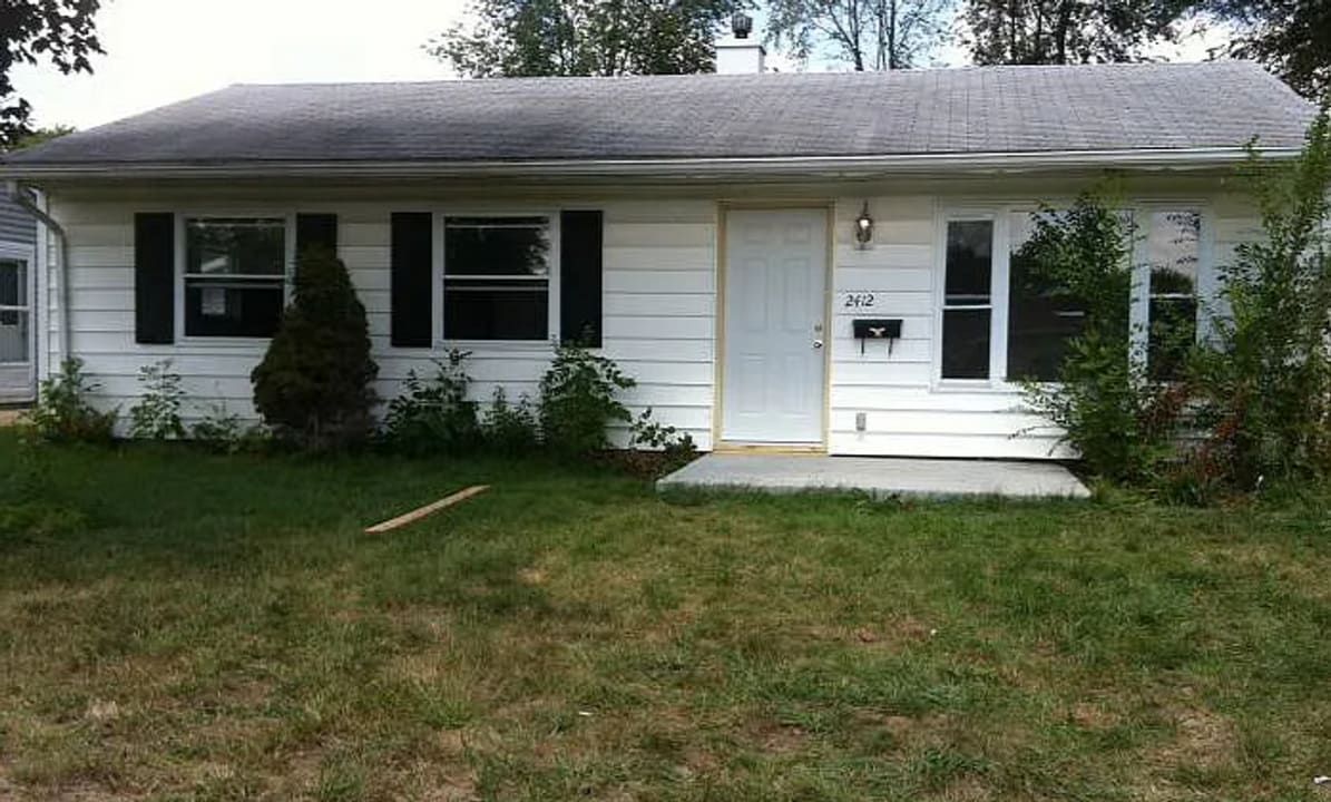 2412 Yuma Dr in Lafayette, IN - Foto de edificio