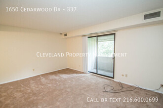 1650 Cedarwood Dr in Westlake, OH - Building Photo - Building Photo