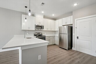 Regency @ Menlo Park Terrace in Metuchen, NJ - Building Photo - Building Photo