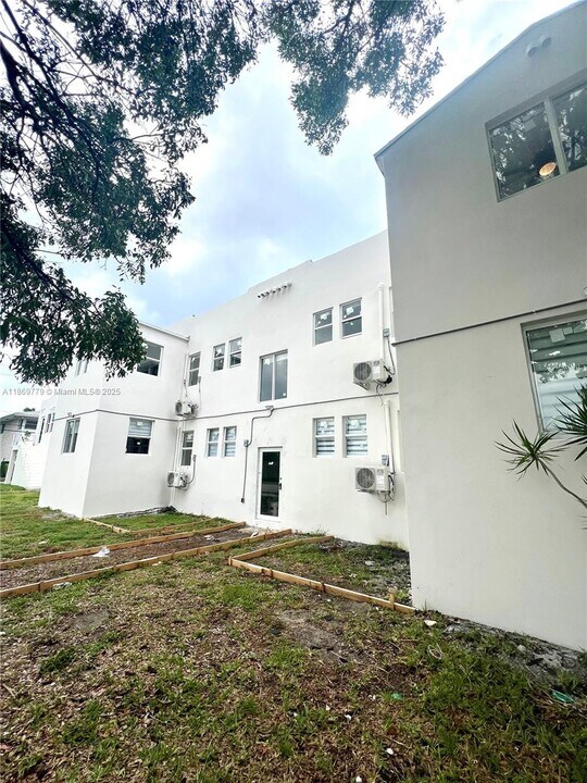 1015 S 17th Ave in Hollywood, FL - Building Photo