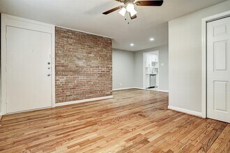 2647 Greenbriar Dr-Unit -2 in Houston, TX - Building Photo - Building Photo