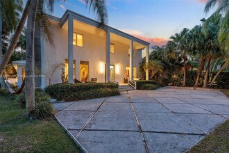 9200 N Bayshore Dr in Miami Shores, FL - Building Photo - Building Photo