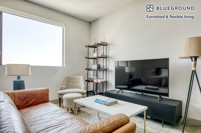 5100 Wilshire Blvd, Unit FL4-ID476 in Los Angeles, CA - Building Photo - Building Photo