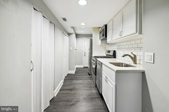 329 S Durham St in Baltimore, MD - Foto de edificio - Building Photo