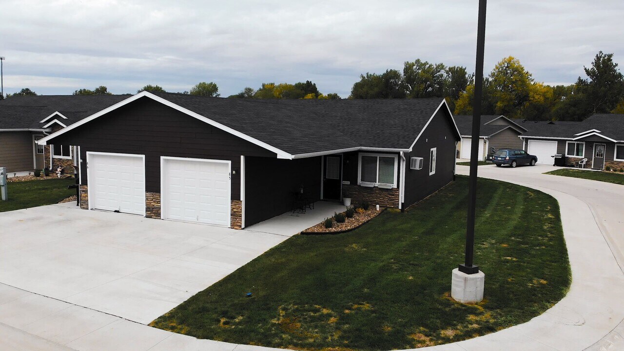 29456 Old Portland Rd in Adel, IA - Building Photo