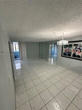 5050 NW 7th St in Miami, FL - Building Photo - Building Photo