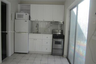 2019 Fletcher St in Hollywood, FL - Building Photo