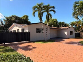 2120 SW 84th Ave in Miami, FL - Building Photo - Building Photo