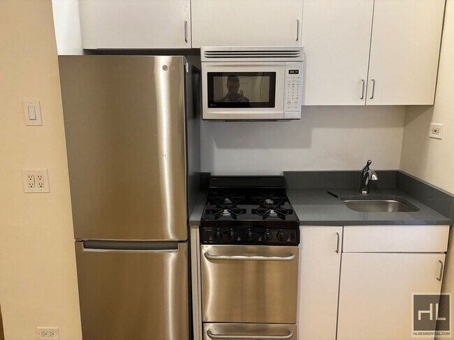 WEST 13 STREET in New York, NY - Building Photo - Building Photo