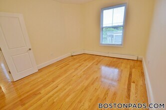 35 Brookline St, Unit 17 in Cambridge, MA - Foto de edificio - Building Photo