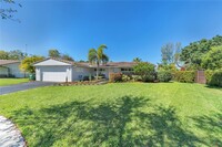 7460 Sabal Dr in Hialeah, FL - Building Photo - Building Photo