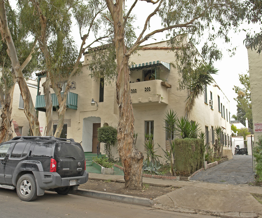 360 N Orange Grove Ave in Los Angeles, CA - Building Photo