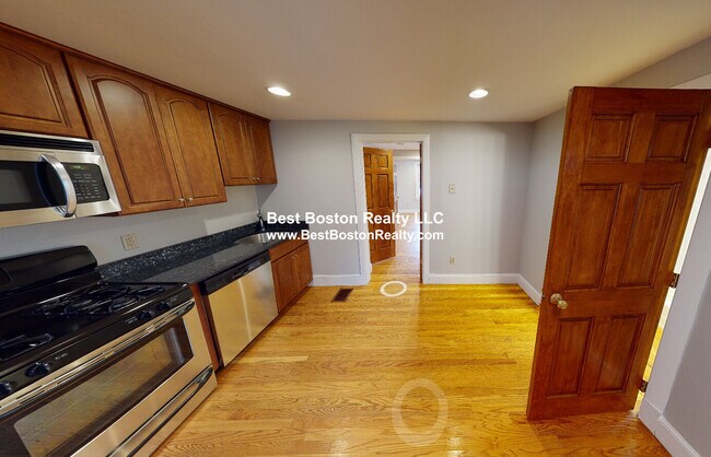 429 Franklin St, Unit 1L in Cambridge, MA - Foto de edificio - Building Photo