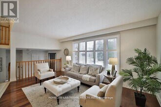 16 Mansfield Crescent in Whitby, ON - Building Photo - Building Photo