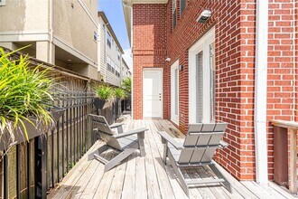 1814 Staffordshire Crescent in Houston, TX - Building Photo - Building Photo