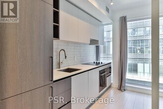 55-5055 Mercer St in Toronto, ON - Building Photo - Building Photo