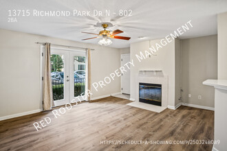 13715 Richmond Park Dr N in Jacksonville, FL - Building Photo - Building Photo