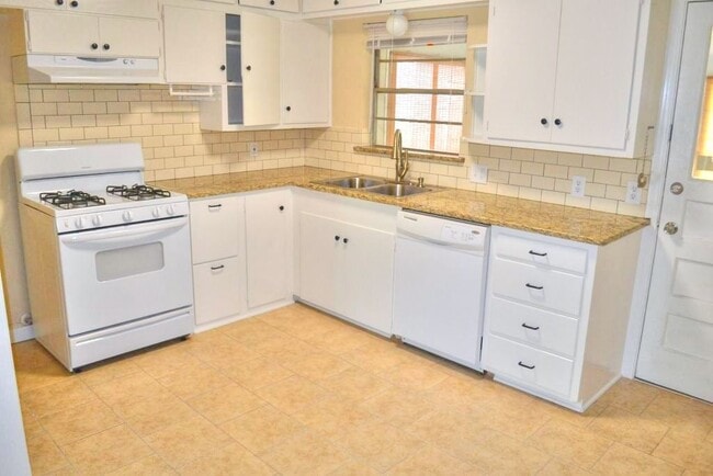 11015 Visalia Dr in Dallas, TX - Building Photo - Building Photo