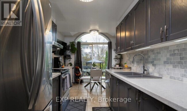 61 Flowertree Crescent in Ottawa, ON - Building Photo - Building Photo