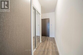 10 Honeycrisp Cres in Vaughan, ON - Building Photo - Building Photo