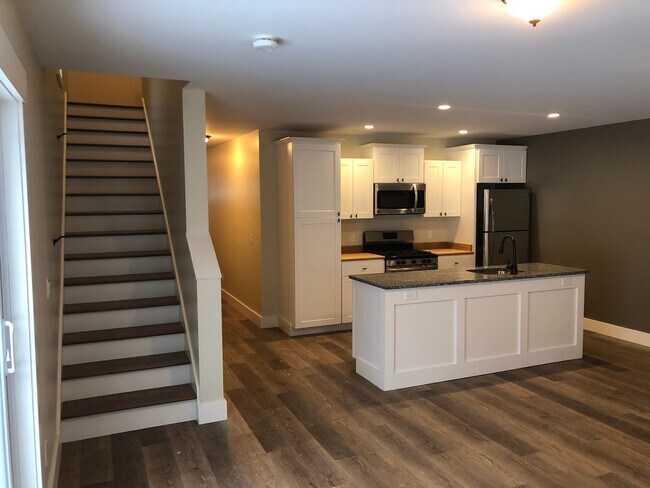 Pope Meadow Townhouses in Morristown, VT - Foto de edificio - Building Photo