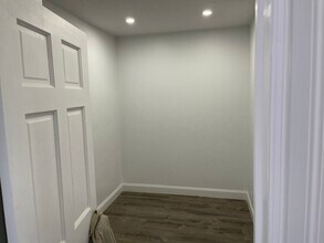 7856 76th St, Unit 2fl in Glendale, NY - Foto de edificio - Building Photo