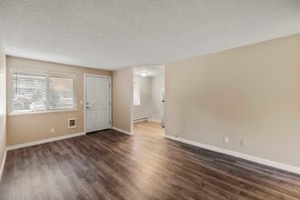 Canyon Ridge Apartment in Tacoma, WA - Foto de edificio - Building Photo