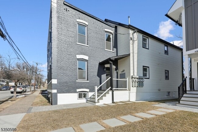 135 Forest St in Montclair, NJ - Building Photo - Building Photo