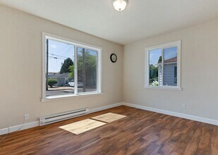 271 Jennings St in Lebanon, OR - Building Photo - Building Photo
