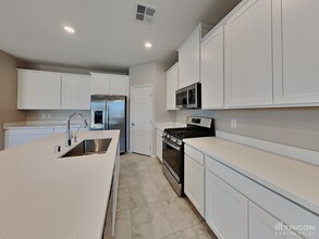 2831 Lindsey Spgs St in Las Vegas, NV - Building Photo - Building Photo