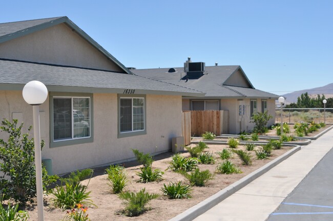 Desert Dunes Apartments in Hesperia, CA - Building Photo - Building Photo