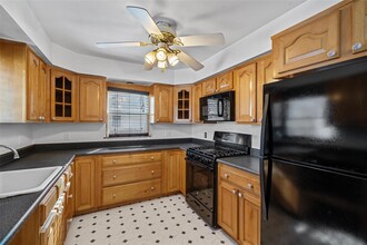 16 Walnut St in Greenwood Lake, NY - Building Photo - Building Photo