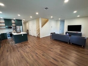 1120 Clark Brothers Dr in Buda, TX - Foto de edificio - Building Photo