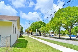 203 N 59th Ave in Hollywood, FL - Building Photo - Building Photo