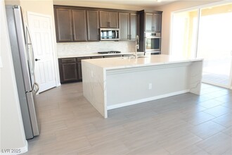 2621 Gallarate Dr in Henderson, NV - Foto de edificio - Building Photo