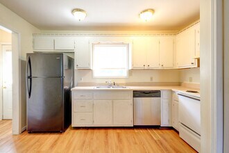 240 Waterford Dr in Oak Grove, KY - Building Photo - Building Photo