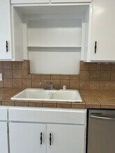 142 Redwood Ave in Sacramento, CA - Building Photo - Building Photo