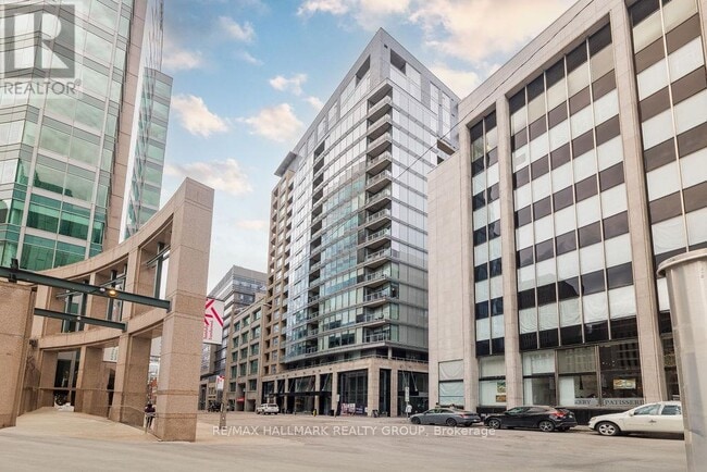 property at 101-1101 Queen St