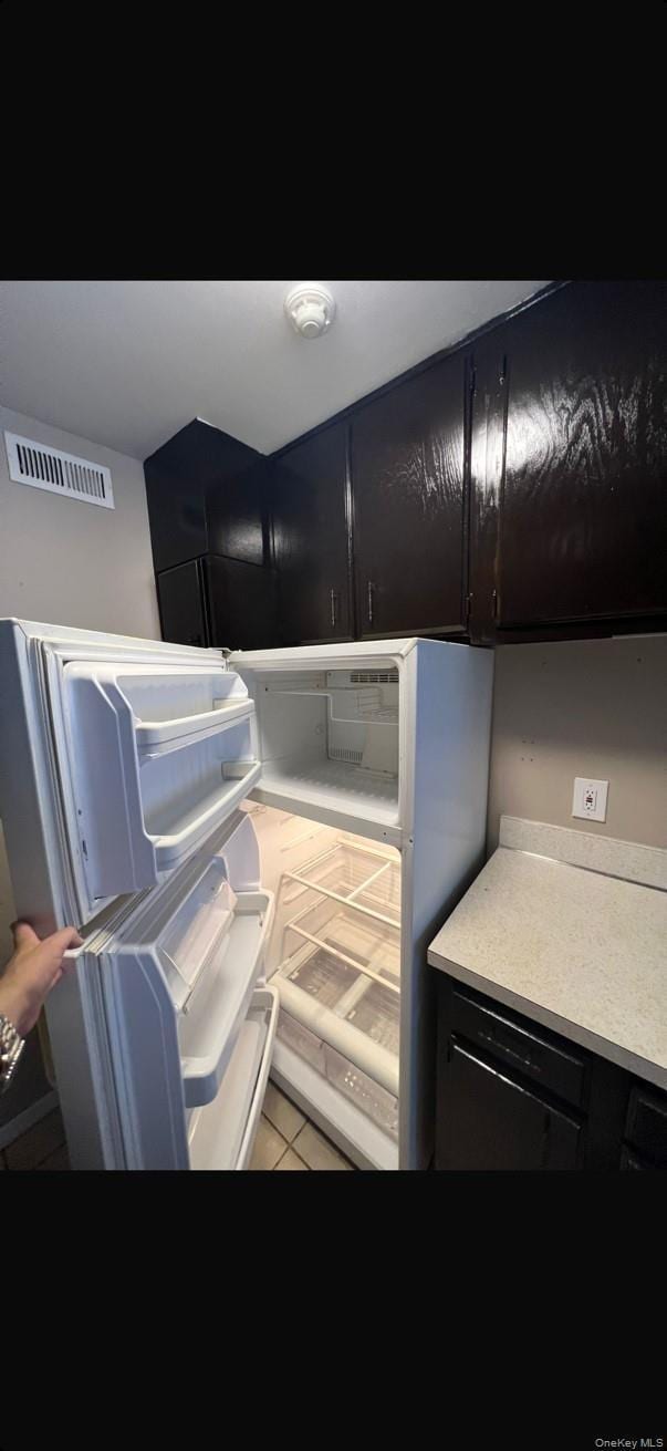 41 Artist Lake Dr in Middle Island, NY - Building Photo - Building Photo